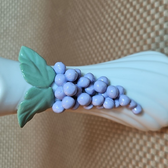 Vintage Small Vase Grapes Leaves Porcelain - Picture 2 of 5